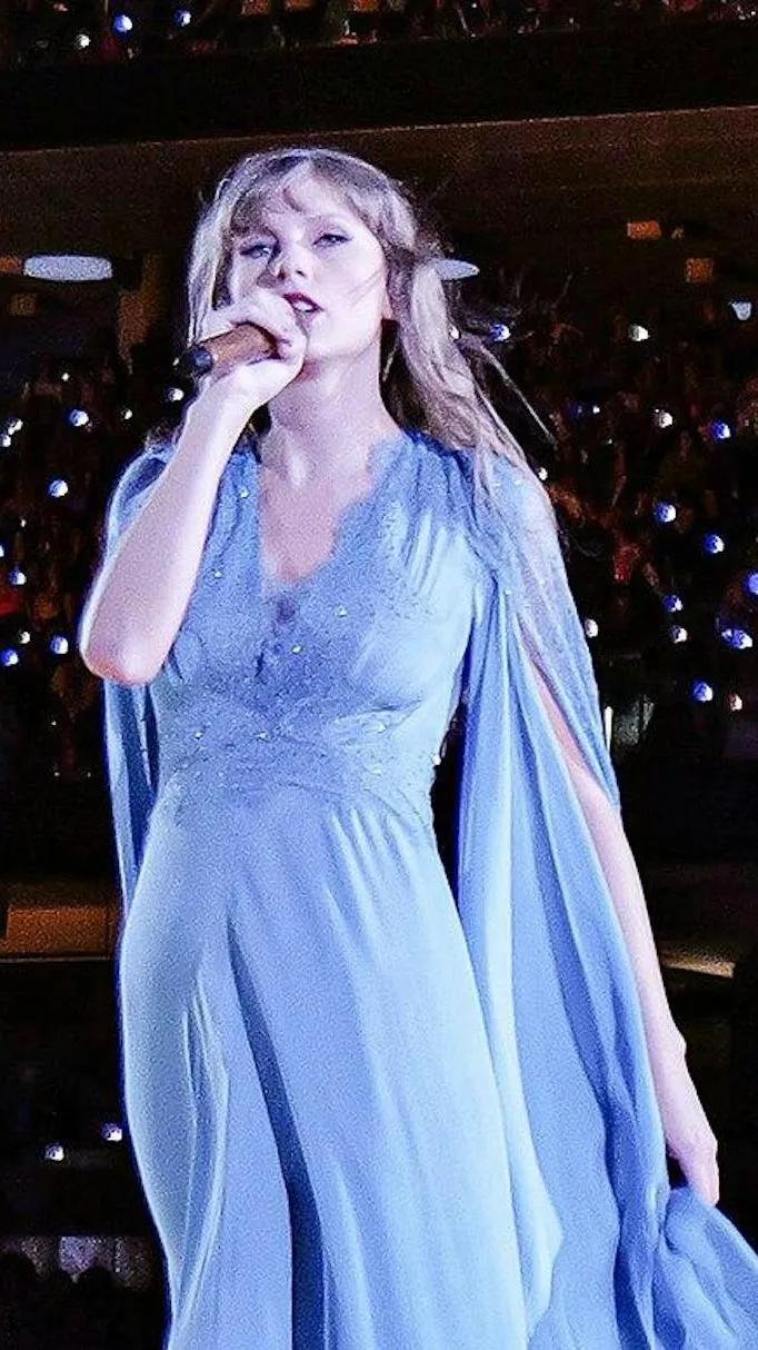 ai character: Taylor Swift background