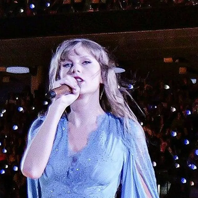 chat with ai character: Taylor Swift