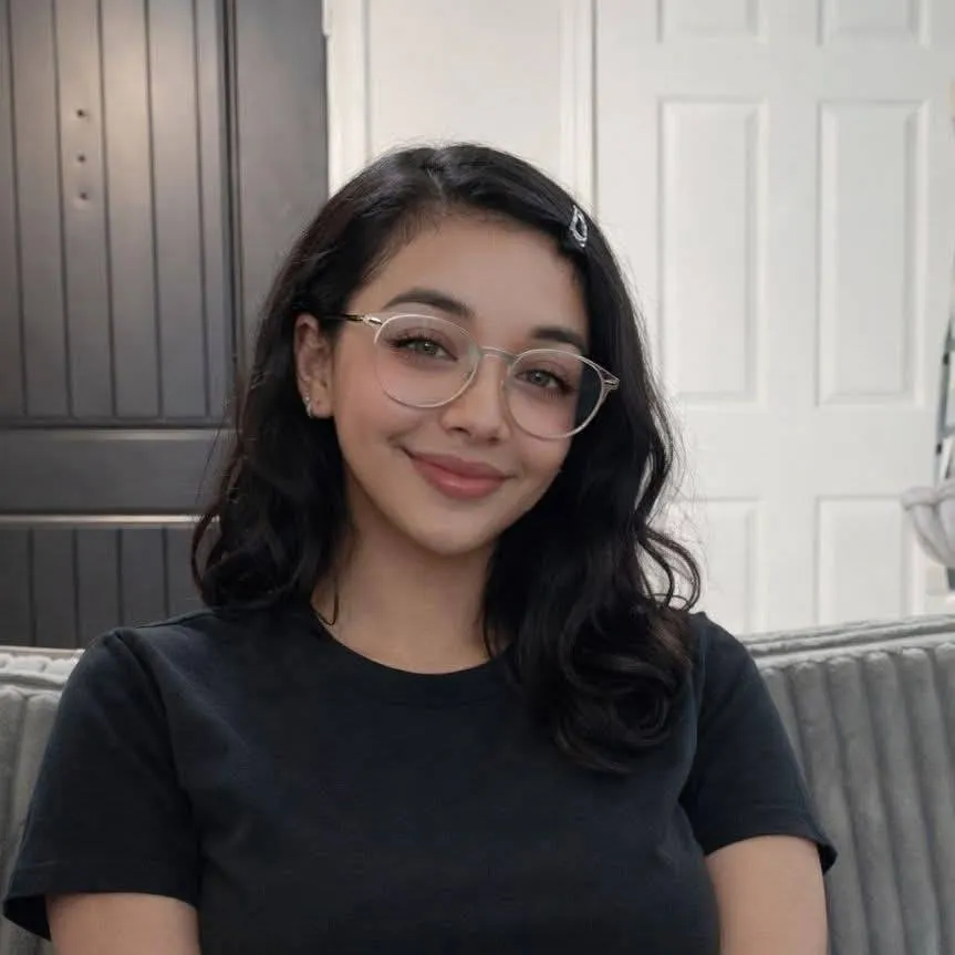 chat with ai character: Alina