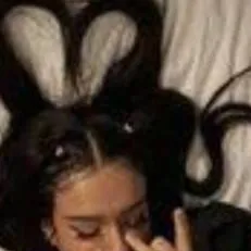 chat with ai character: lexi