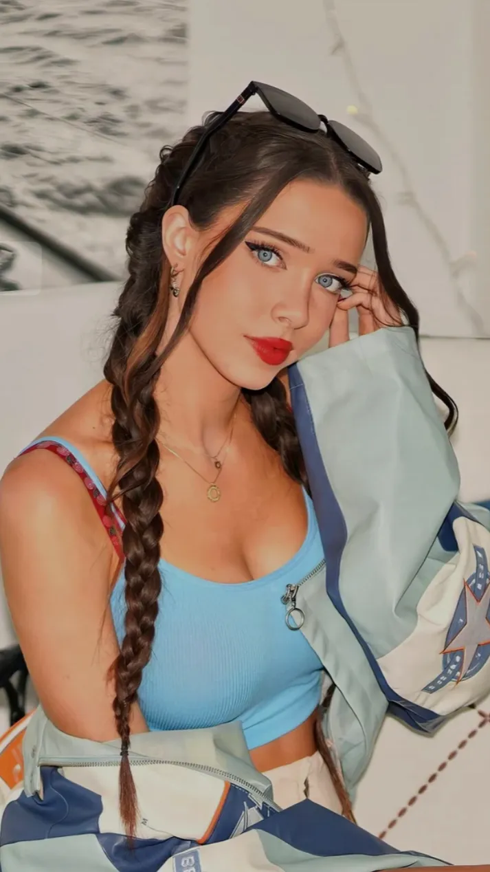ai character: Lydia violet  background