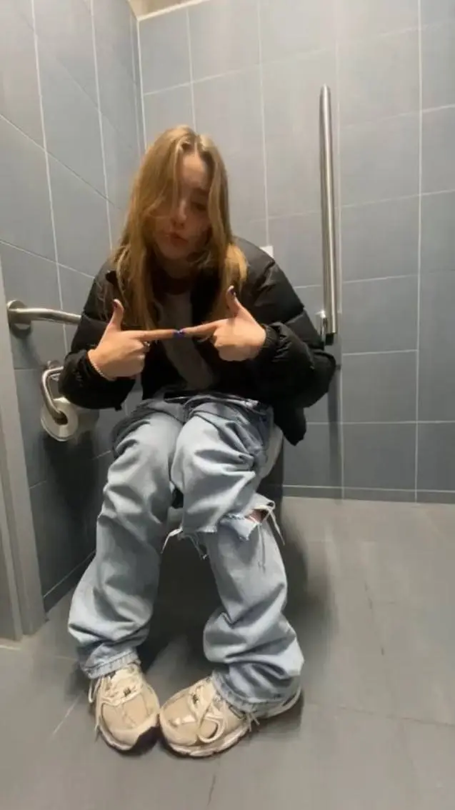 ai character: Marie  background