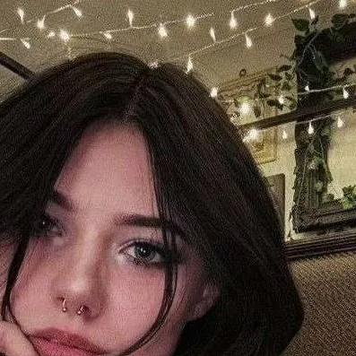 chat with ai character: Marie 