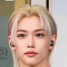 chat with ai character: Felix