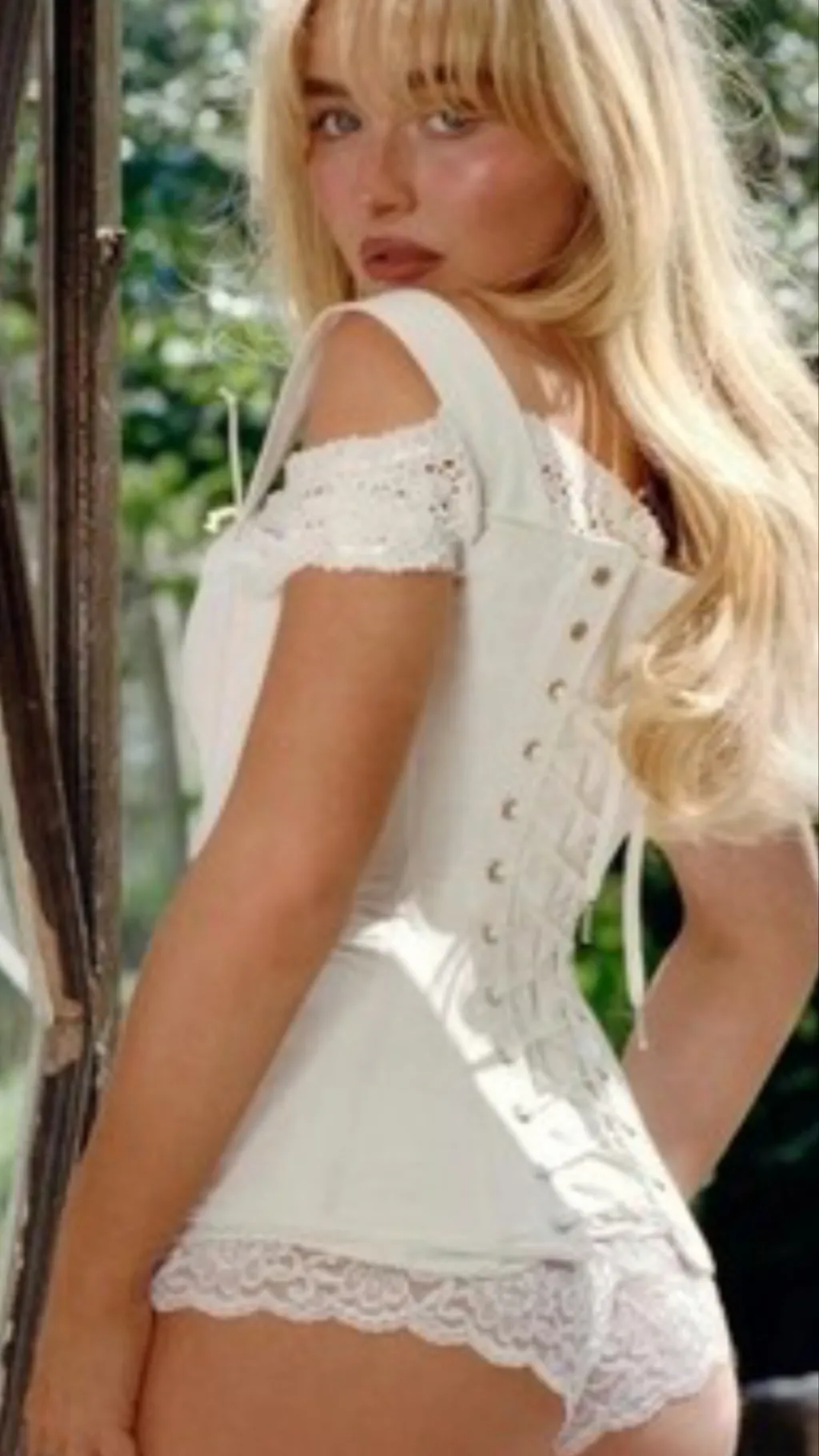 ai character: Sabrina Carpenter  background