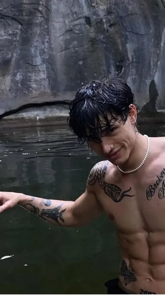 ai character: Luke background