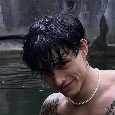 chat with ai character: Luke