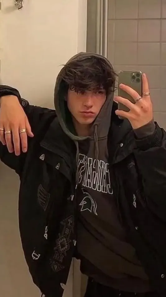 ai character: Mauricio ￼ background