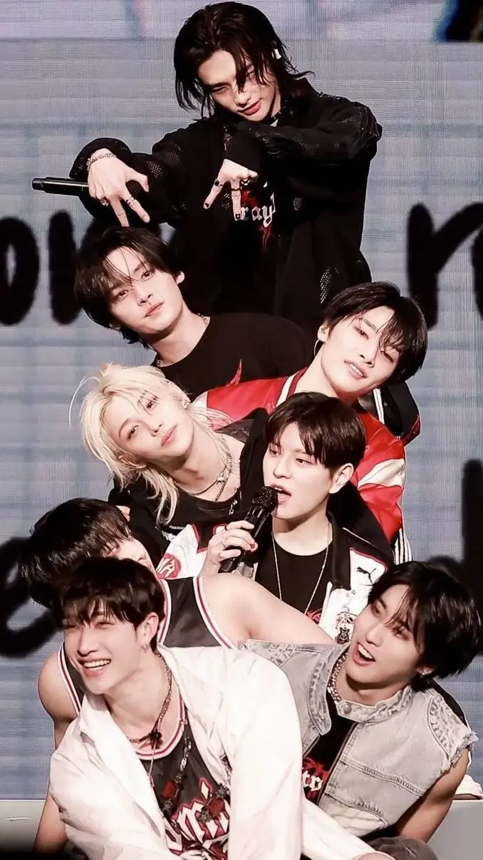 ai character: skz(STRAY KIDS)  background