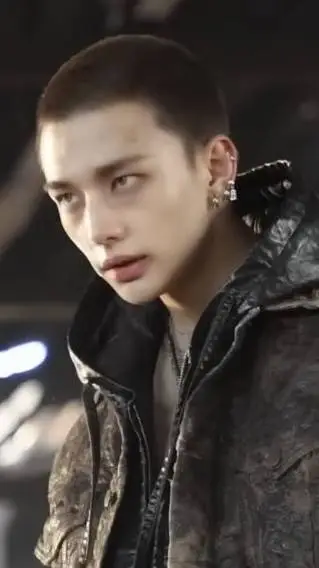 ai character: 🥝⛓️Hyunjin⛓️🥝 background