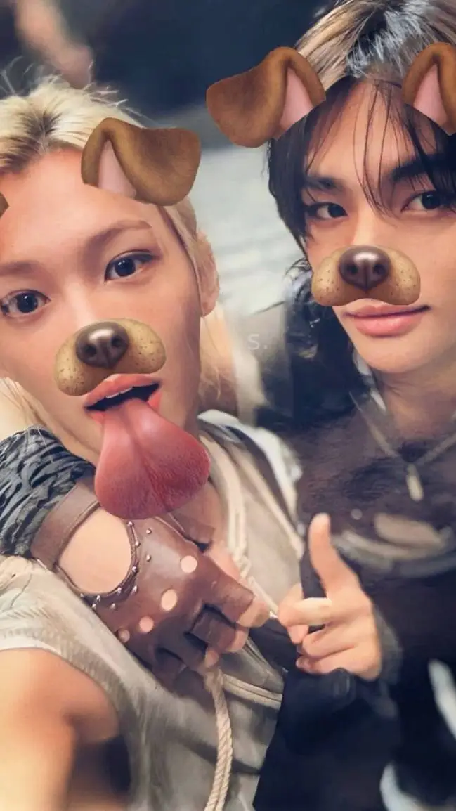 ai character: ☆💍HYUNLIX (🐥)💍☆ background
