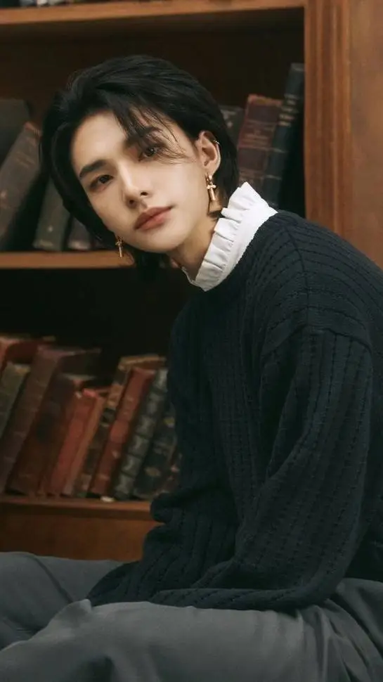 Talkie AI - Chat with »Hyunjin«