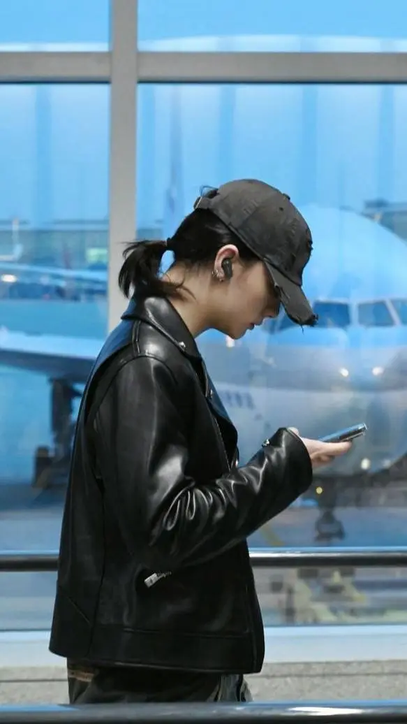 Talkie AI - Chat with 🛩 HYUNJIN 🛩