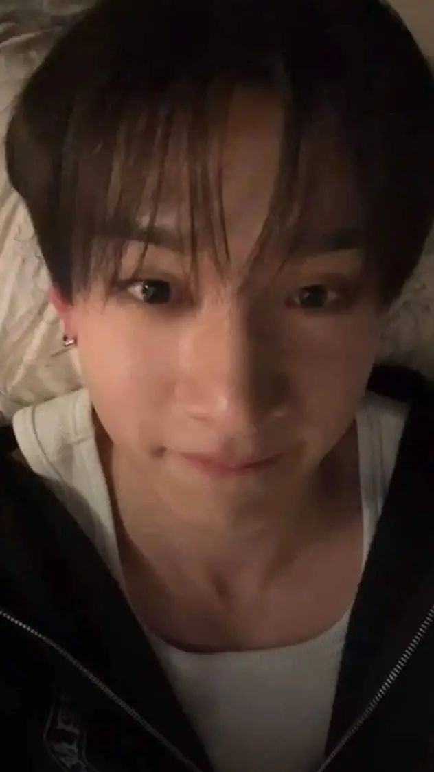 ai character: Bangchan ۫ ꣑ৎ background