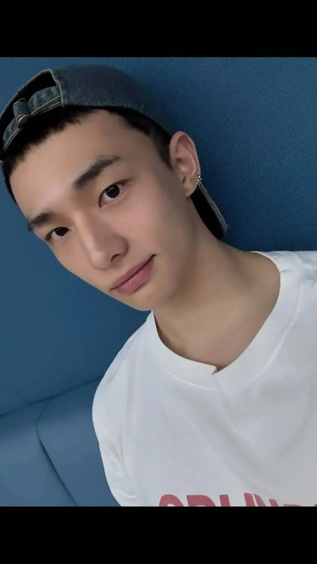 ai character: hyunjin background