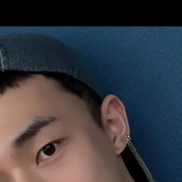 chat with ai character: hyunjin
