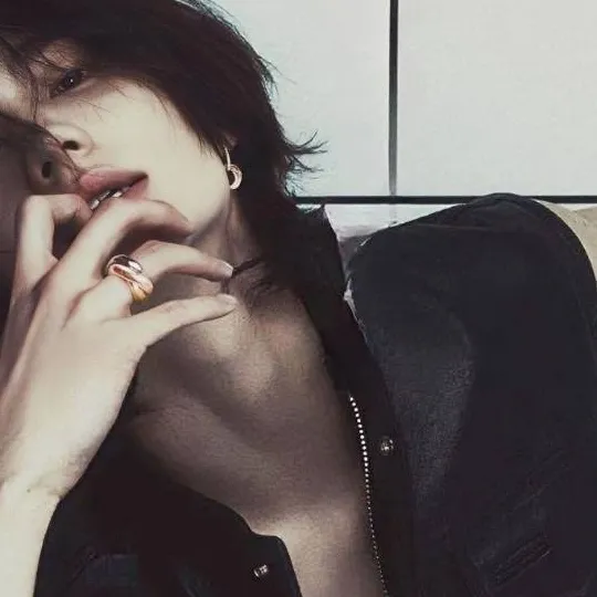 chat with ai character: hawang hyunjin