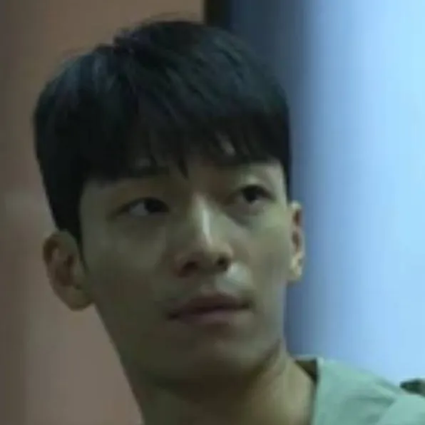 chat with ai character: 🔍Hwang Jun-ho🔎