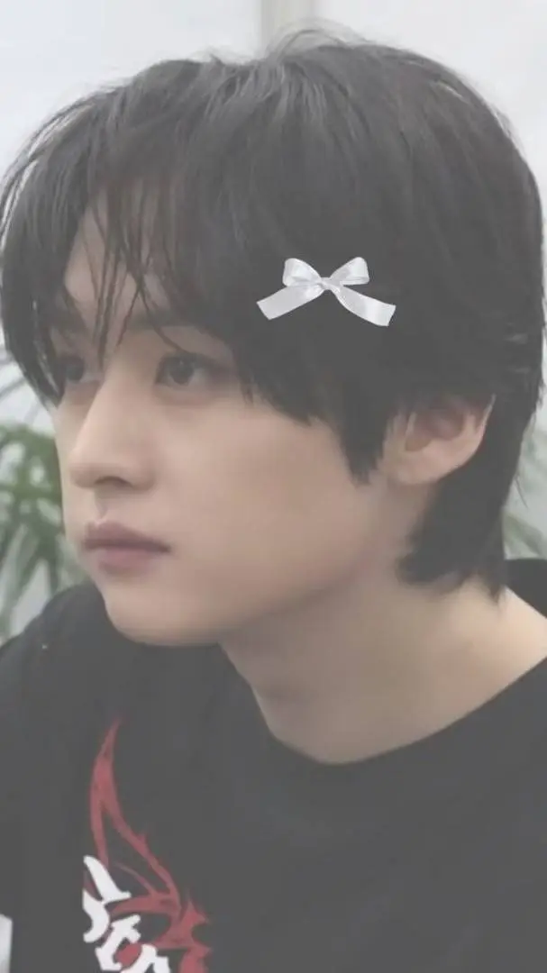 ai character: Lee Know (Minho)  background