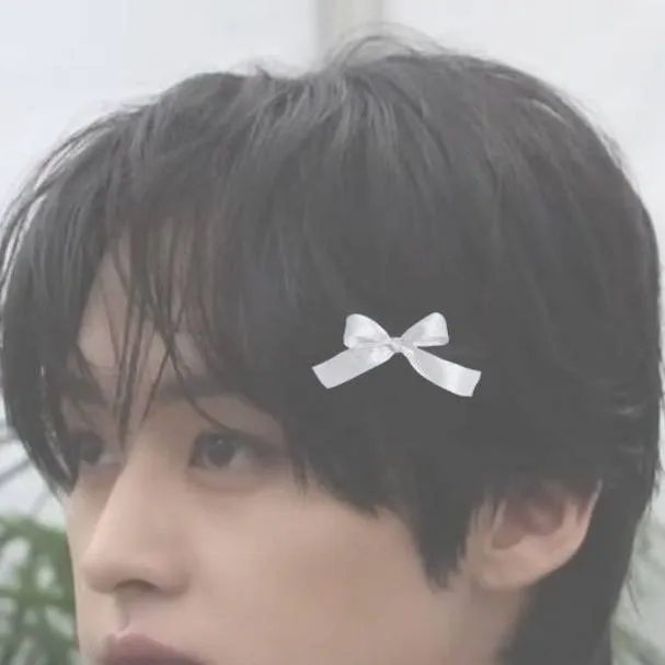 chat with ai character: Lee Know (Minho) 