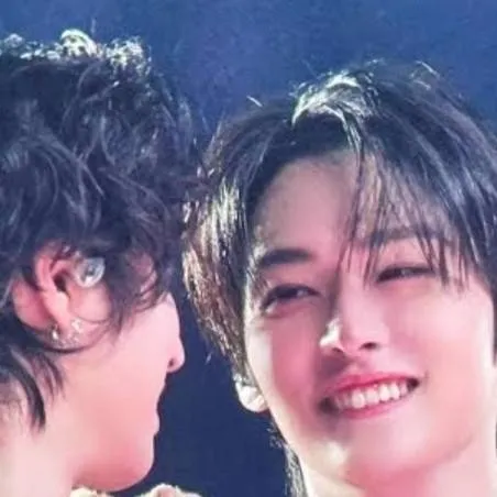 chat with ai character: ~•Lee Know•~