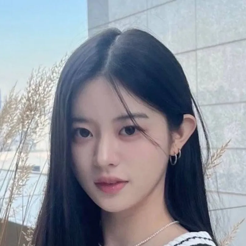 chat with ai character: Minju ILLIT