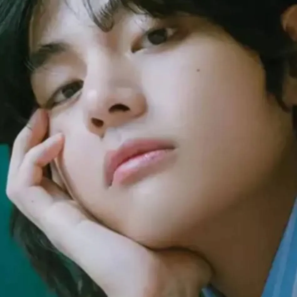 chat with ai character: V (Taehyung) BTS