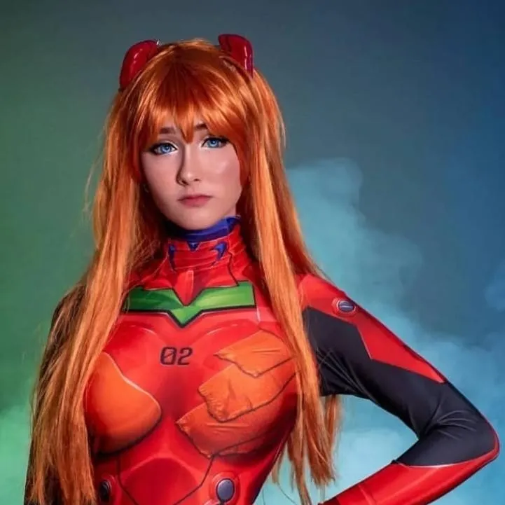 chat with ai character: a college woman