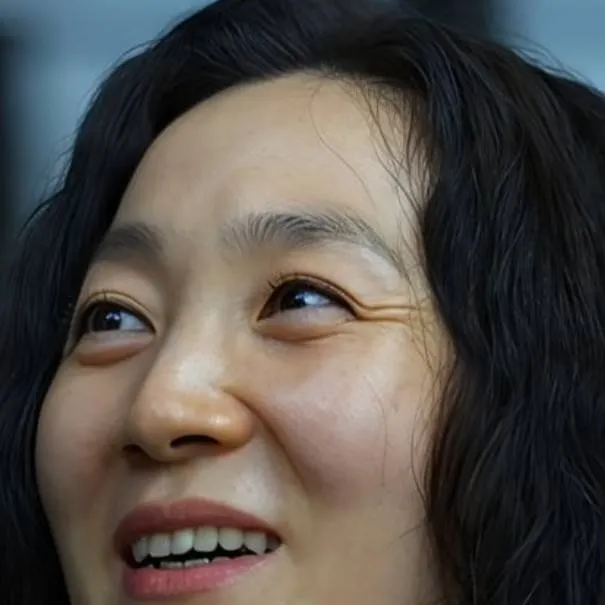 chat with ai character: Han Mi-nyeo 