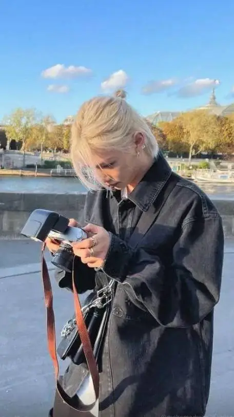 ai character: |•~Felix~•| background