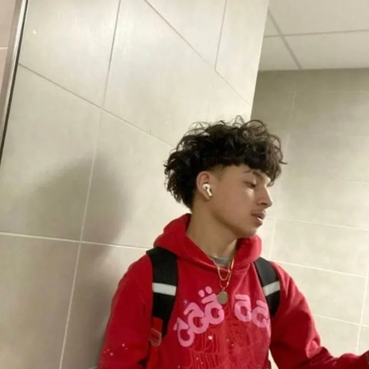 chat with ai character: Dylan