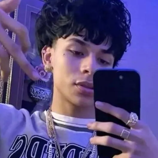 chat with ai character: Diego