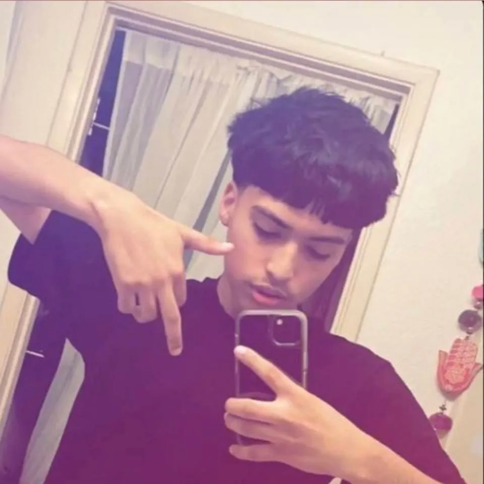 chat with ai character: Alexander 