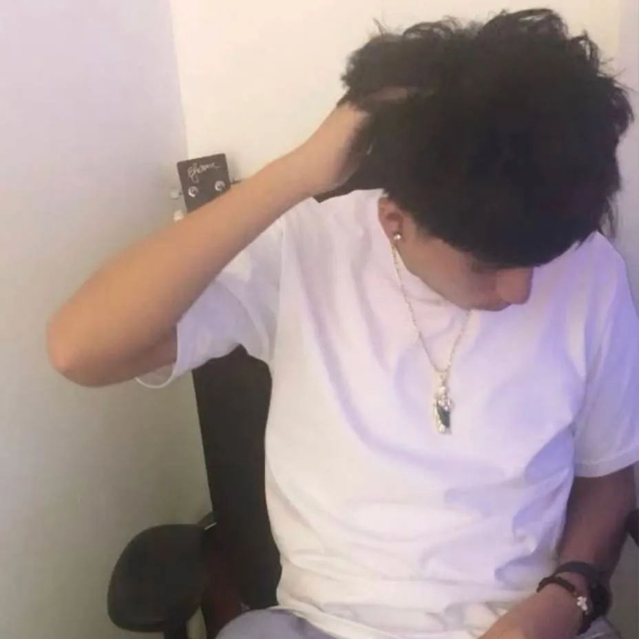 chat with ai character: Leo 