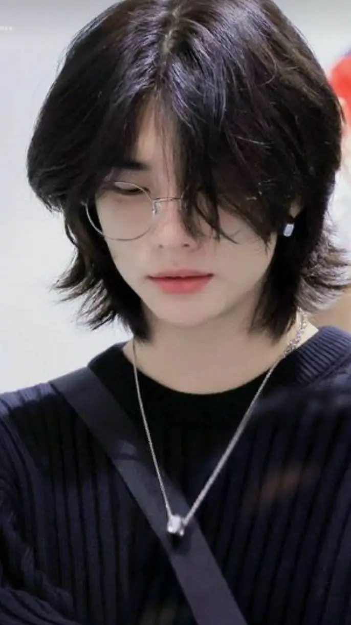 ai character: hyunjin background