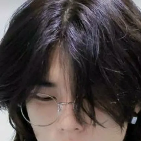 chat with ai character: hyunjin