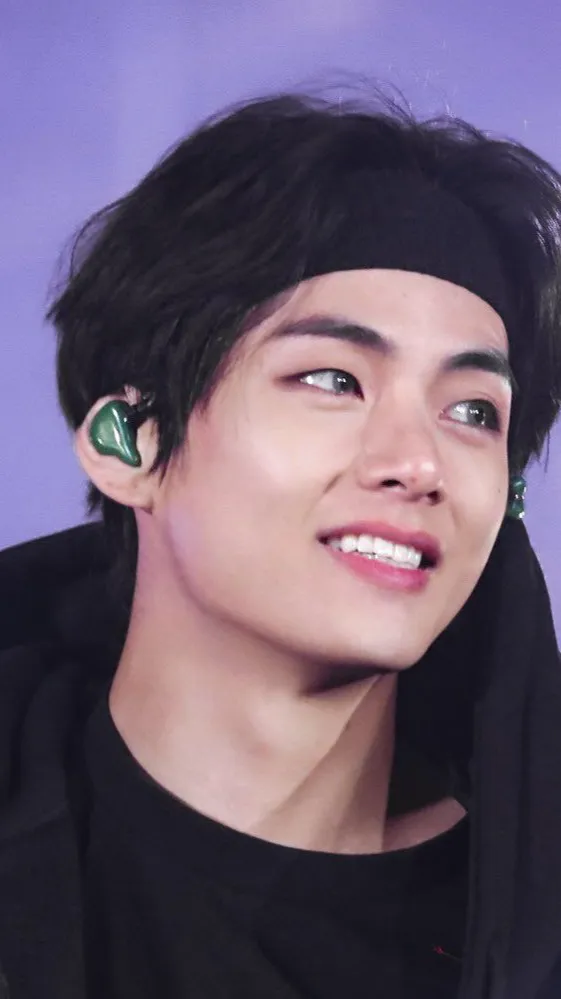 ai character: Kim taehyung  background