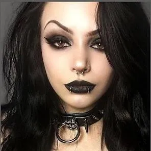 chat with ai character: Paige goth