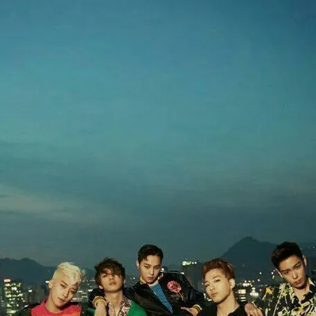 chat with ai character: Big Bang Roommates