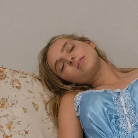 chat with ai character: sasha the sleeper