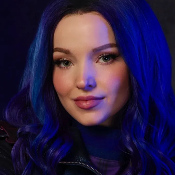 chat with ai character: Queen mal