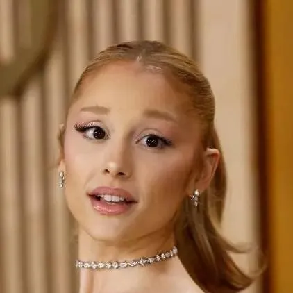 Chat with Ariana Grande - text or voice, Enjoy AI Chat Free & Safe