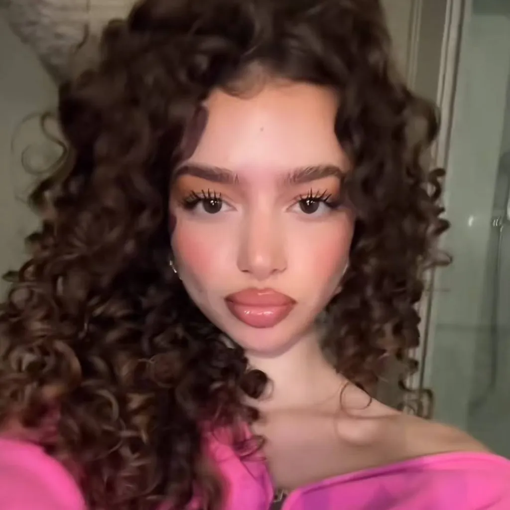 chat with ai character: Demitra 