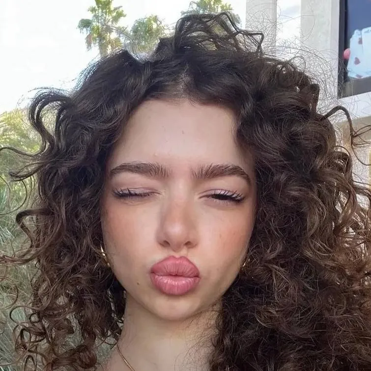 chat with ai character: Demitra 