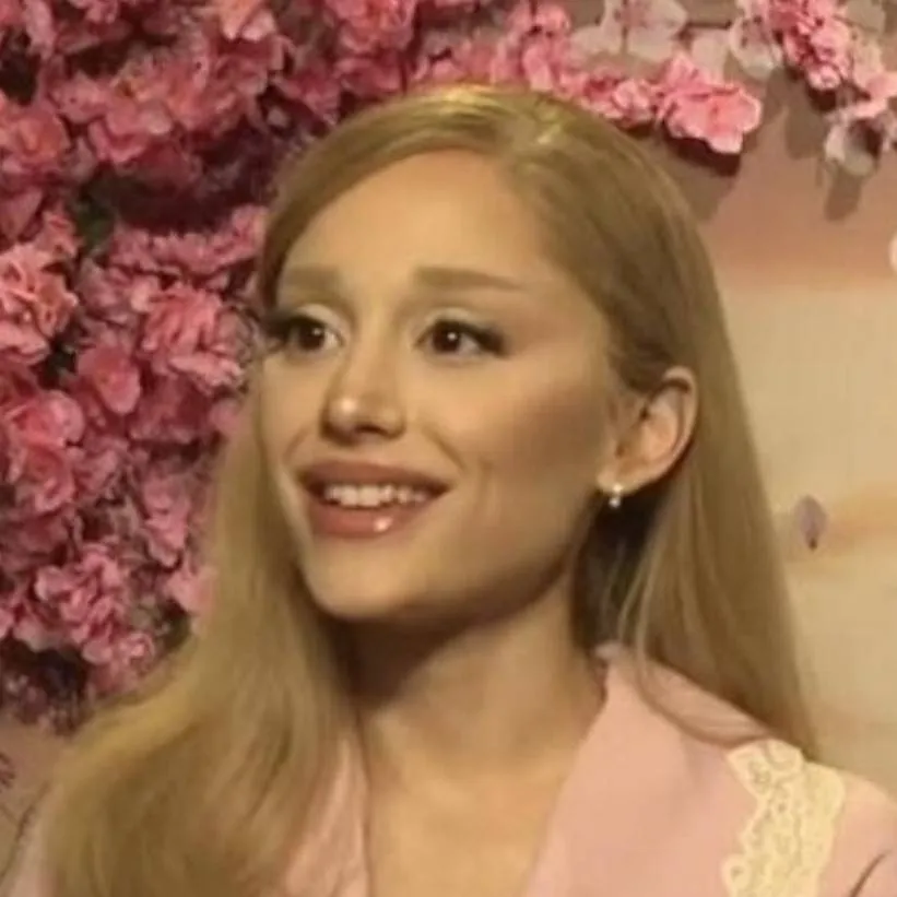 chat with ai character: Ariana Grande 