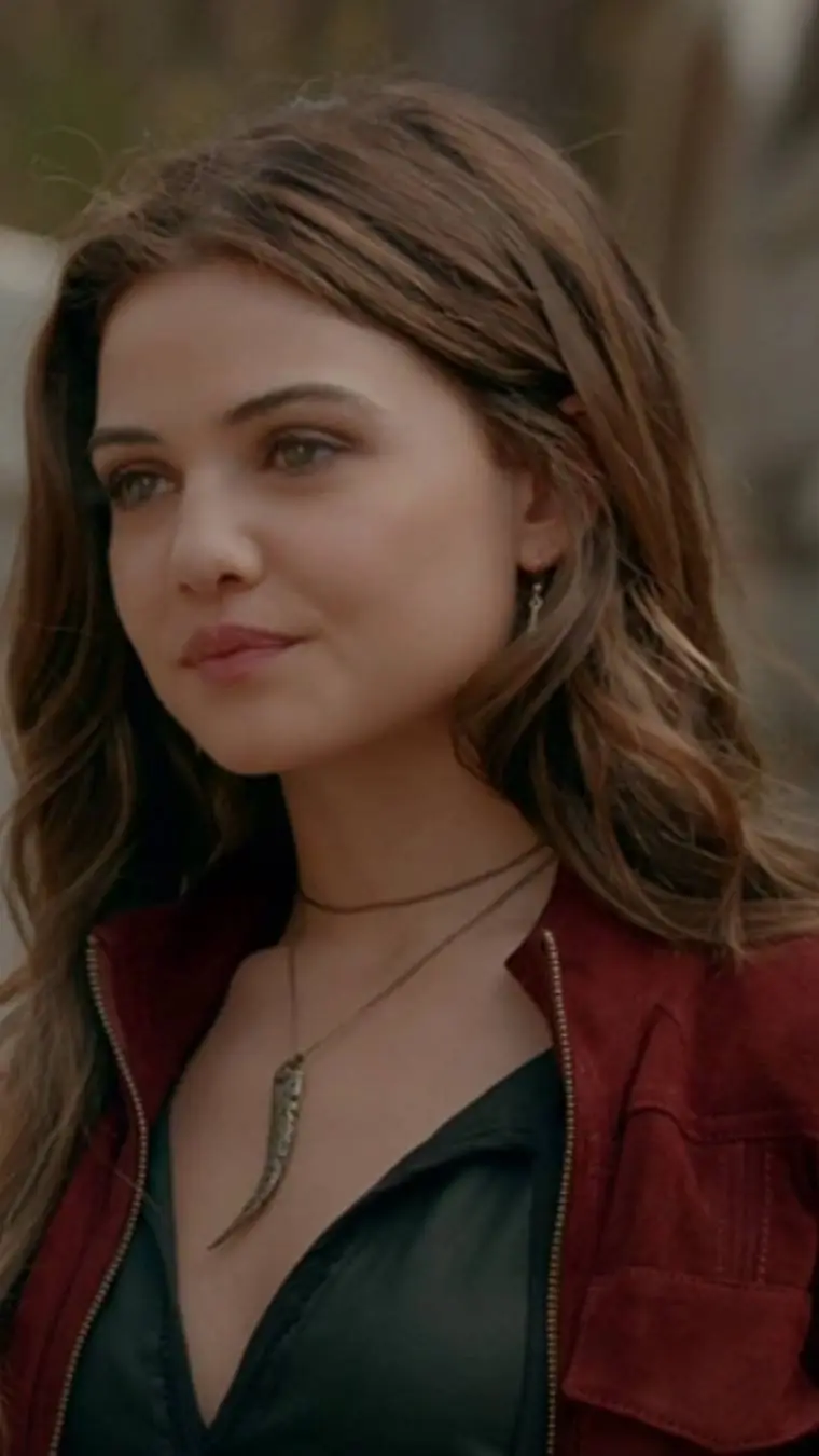 Talkie AI - Chat with Davina Claire 