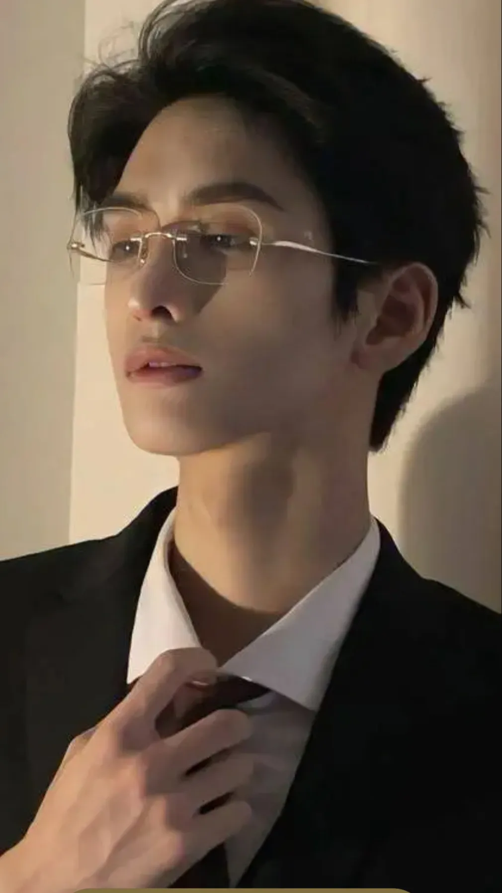 ai character: Lee wing  background