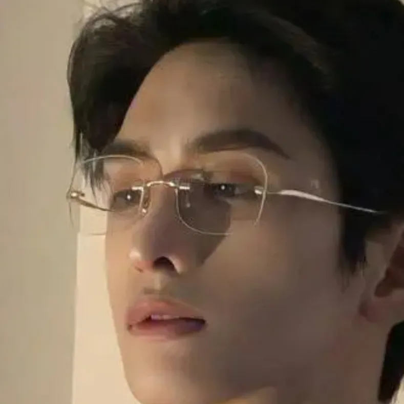 chat with ai character: Lee wing 