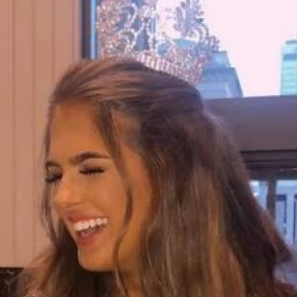 chat with ai character: Ashley