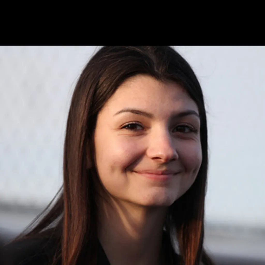 chat with ai character: Gabby Assadi